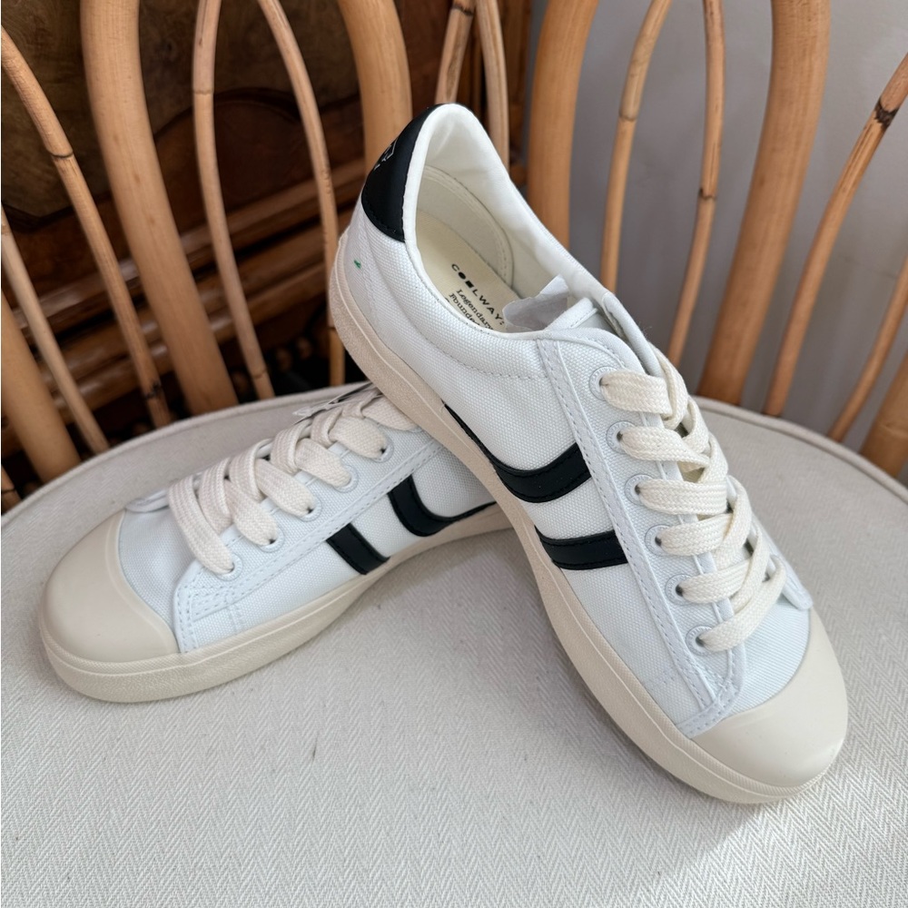 Coolway Women’s Casual White and Black Sneakers Size 8